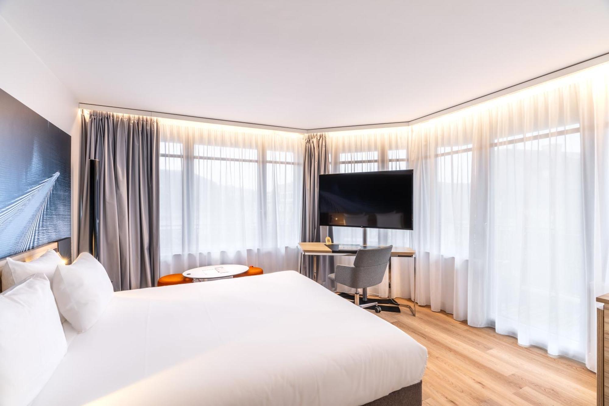 Novotel Deauville Plage Exteriör bild